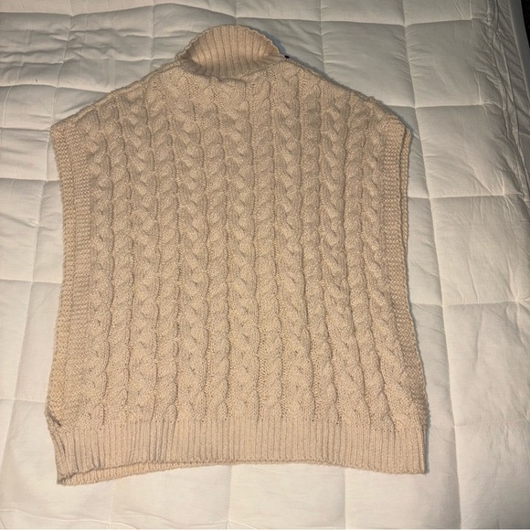 On twelfth Cream and Metallic Gold Cable Knit Turtleneck Sweater, Sleeveless - Picture 5 of 6